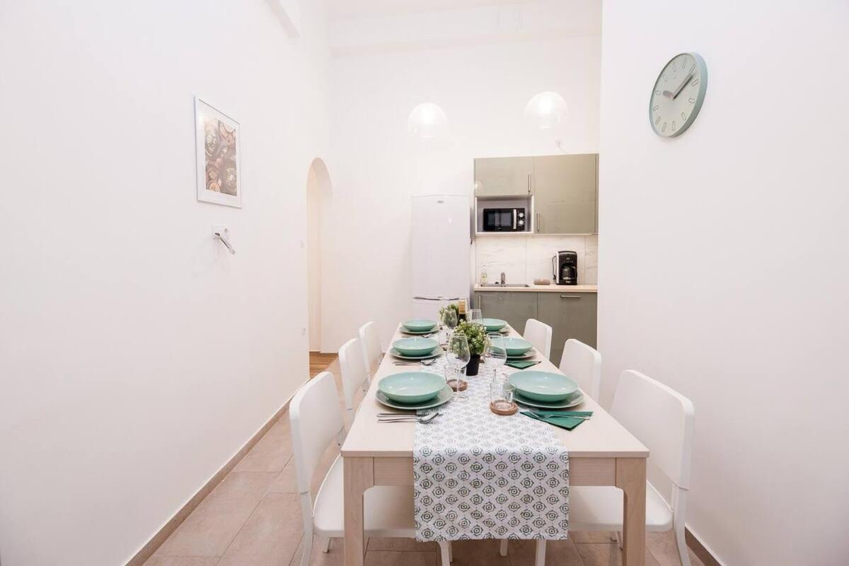 Brand New Central Ac Apartment Budapest Exterior photo