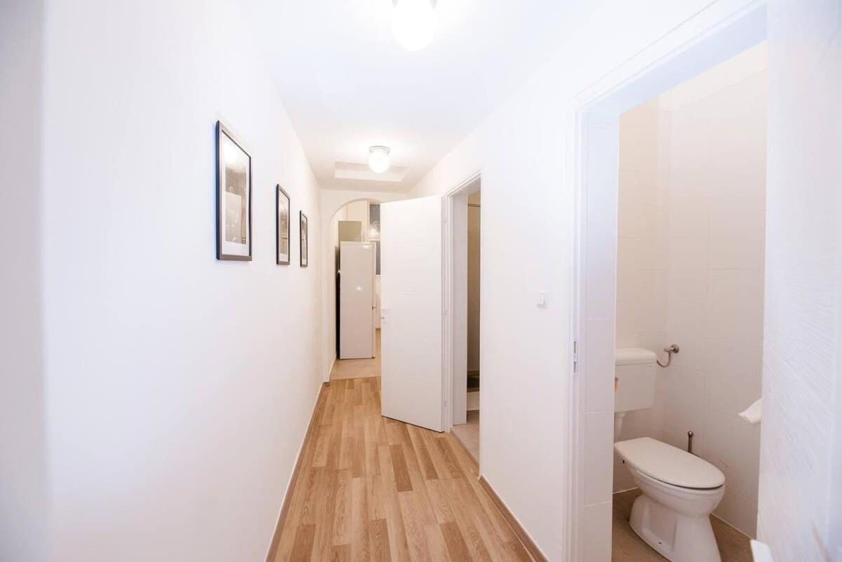 Brand New Central Ac Apartment Budapest Exterior photo