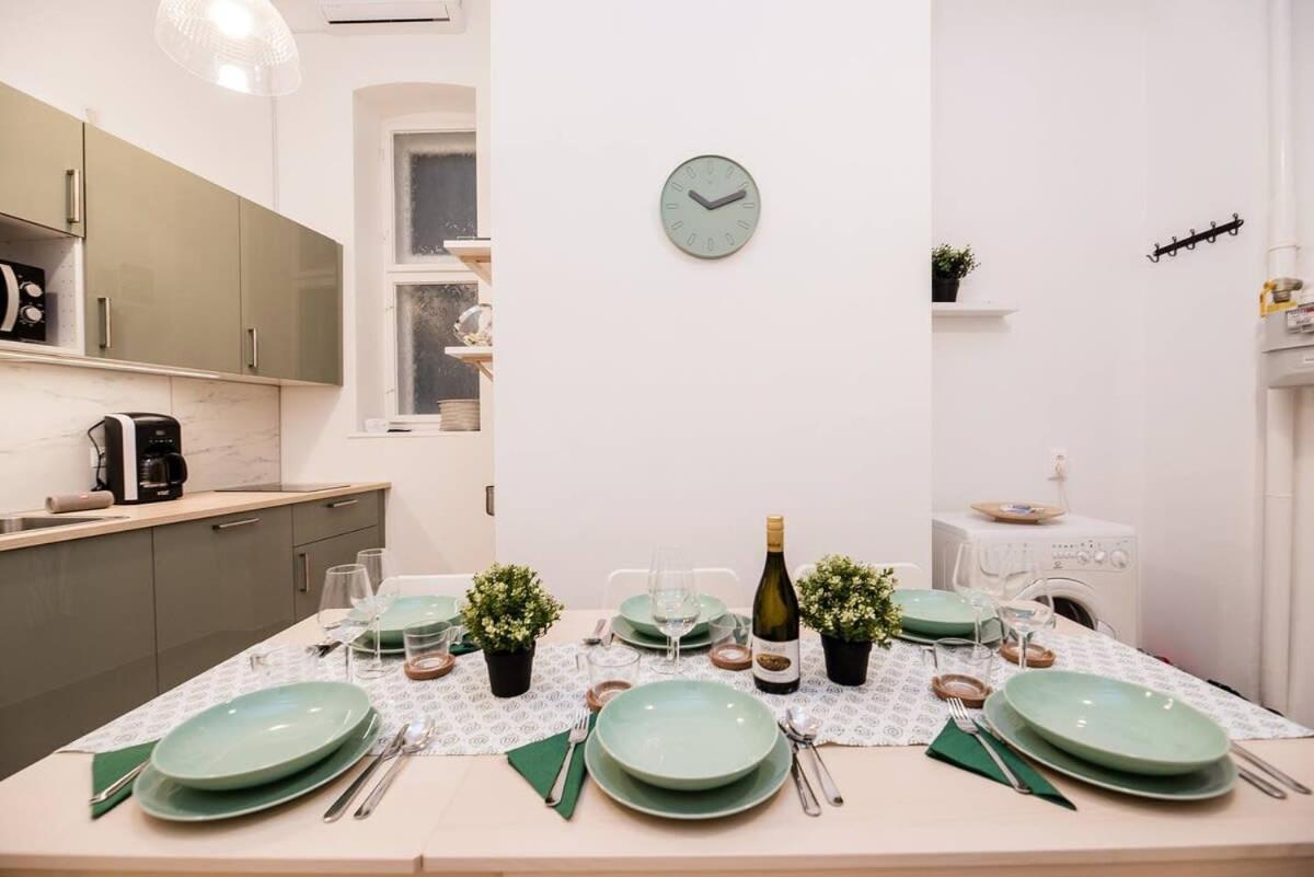 Brand New Central Ac Apartment Budapest Exterior photo