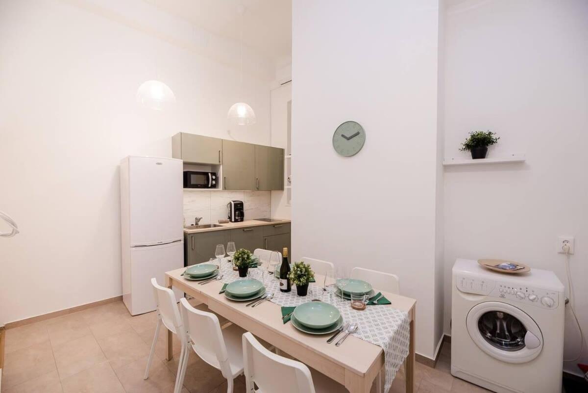 Brand New Central Ac Apartment Budapest Exterior photo